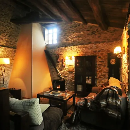 Os Tres Teixos 호텔 Adelán